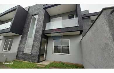 Imagem: A casa possui 3 Dormitórios, 2 Banheiros, 2 Vagas na garagem