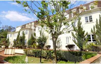 Imagem: A casa em condomínio possui 5 Dormitórios, 5 Banheiros, 4