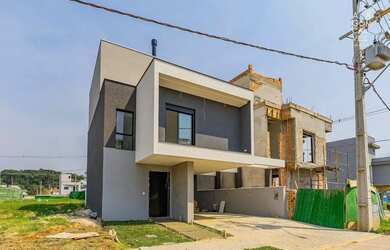 Imagem: A casa em condomínio possui 3 Dormitórios, 4 Banheiros, 4