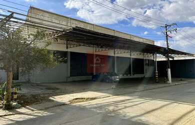 Imagem: O depósito possui 5 Vagas na garagem, 4.316m² de Área e