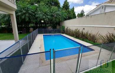 Imagem: A casa em condomínio possui 4 Dormitórios, 4 Banheiros, 2