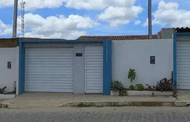 Imagem: A casa possui 2 Dormitórios, 1 Banheiro, 1 Vaga na garagem