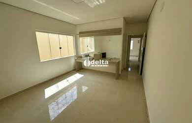 Imagem: A casa possui 3 Dormitórios, 4 Banheiros, 3 Vagas na garagem