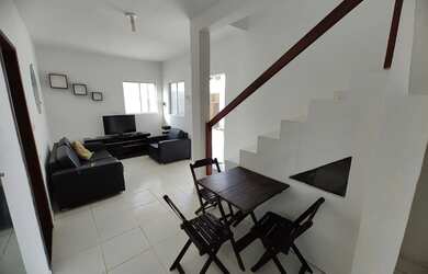 Imagem: A casa possui 5 Dormitórios, 4 Banheiros, 4 Vagas na garagem