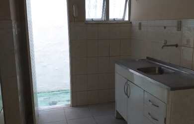 Imagem 4: Aluga-se apartamento 2/4 térreo em Roma na Cidade Baixa