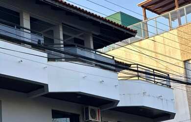 Imagem: O apartamento possui 3 Dormitórios, 1 Banheiro, 1 Vaga na garagem