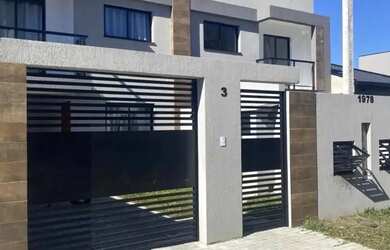 Imagem: A casa possui 3 Dormitórios, 3 Banheiros, 2 Vagas na garagem