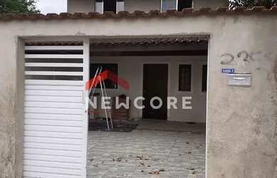 Imagem: A casa possui 2 Dormitórios, 2 Banheiros, 2 Vagas na garagem