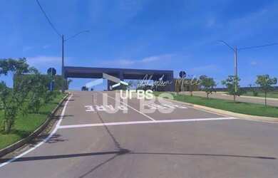 Imagem: O terreno possui 2077m² de Área e está localizado em Parque