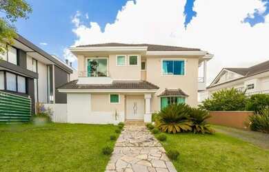 Imagem: A casa em condomínio possui 5 Dormitórios, 5 Banheiros, 5