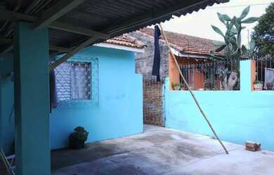 Imagem: A casa possui 2 Dormitórios, 1 Banheiro, 1 Vaga na garagem