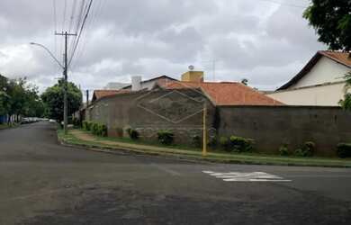 Imagem: A casa possui 2 Dormitórios, 3 Banheiros, 2 Vagas na garagem