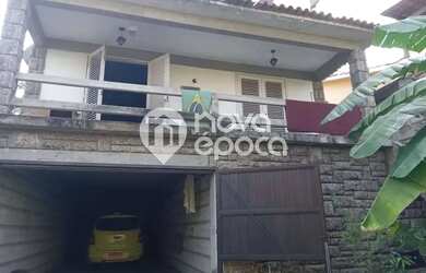 Imagem: A casa possui 4 Dormitórios, 4 Banheiros, 3 Vagas na garagem