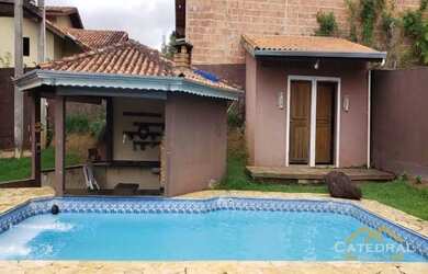 Imagem: A casa à venda possui 3 Dormitórios, 2 Banheiros, 5 Vagas