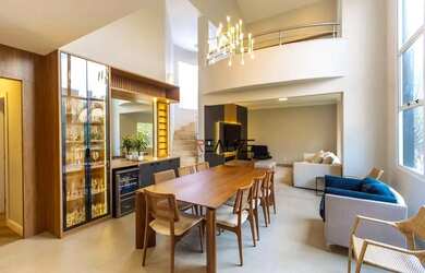 Imagem: A casa em condomínio possui 3 Dormitórios, 5 Banheiros, 4