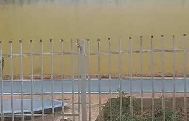 Imagem: A casa possui 2 Dormitórios, 1 Banheiro e 5 Vagas na garagem