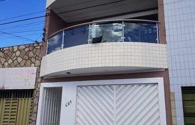 Imagem: A casa possui 4 Dormitórios, 4 Banheiros, 2 Vagas na garagem