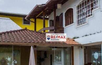 Imagem: A casa possui 3 Dormitórios, 3 Banheiros, 5 Vagas na garagem