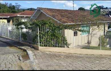 Imagem: A casa possui 2 Dormitórios, 1 Banheiro, 2 Vagas na garagem