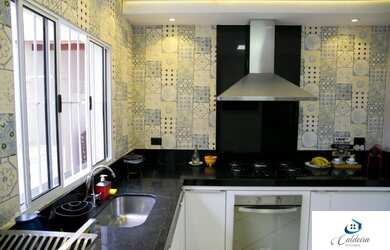 Imagem: A casa possui 3 Dormitórios, 5 Banheiros, 4 Vagas na garagem