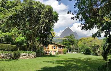 Imagem: A casa possui 5 Dormitórios, 5 Banheiros, 700m² de Área e