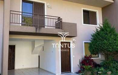 Imagem: A casa em condomínio possui 3 Dormitórios, 1 Banheiro, 2 Vagas