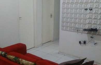 Imagem: A casa possui 2 Dormitórios, 1 Banheiro e 2 Vagas na garagem