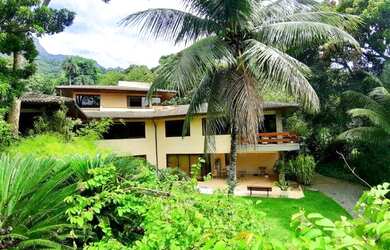 Imagem: A casa em condomínio possui 5 Dormitórios, 5 Banheiros, 5