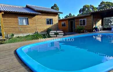 Imagem: A casa possui 5 Dormitórios, 3 Banheiros, 3 Vagas na garagem