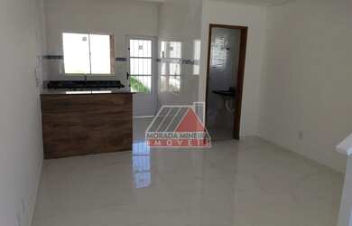 Imagem: A casa possui 2 Dormitórios, 2 Banheiros, 2 Vagas na garagem