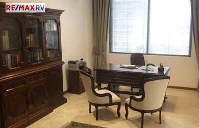 Imagem: O depósito possui 4 Vagas na garagem, 84m² de Área e está