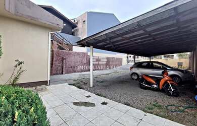 Imagem 2: Casa à venda no Centro de Imbituba em terreno de 400m²