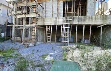 Imagem: A casa em condomínio possui 4 Dormitórios, 2 Banheiros, 4