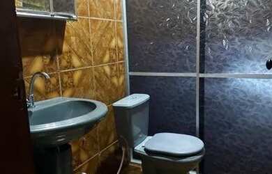 Imagem: A casa possui 2 Dormitórios, 2 Banheiros e 4 Vagas na garagem