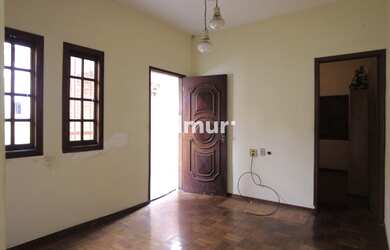 Imagem: A casa possui 2 Dormitórios, 2 Banheiros, 2 Vagas na garagem