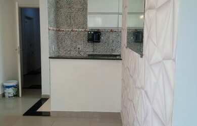 Imagem: O apartamento possui 2 Dormitórios, 1 Banheiro, 1 Vaga na garagem