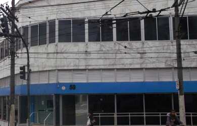 Imagem: O depósito possui 5 Vagas na garagem, 727m² de Área e está