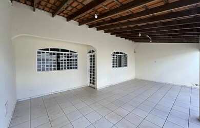 Imagem: A casa em condomínio possui 2 Dormitórios, 1 Banheiro, 3 Vagas