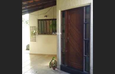 Imagem: A casa possui 2 Dormitórios, 2 Banheiros, 5 Vagas na garagem