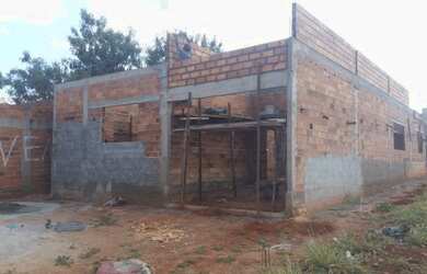 Imagem: A casa possui 3 Dormitórios, 3 Banheiros, 1 Vaga na garagem