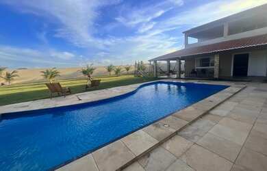 Imagem: A casa possui 5 Dormitórios, 5 Banheiros, 5 Vagas na garagem