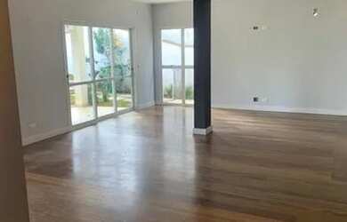 Imagem: A casa em condomínio possui 4 Dormitórios, 5 Banheiros, 2