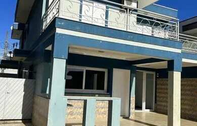 Imagem: A casa em condomínio possui 4 Dormitórios, 4 Banheiros, 4