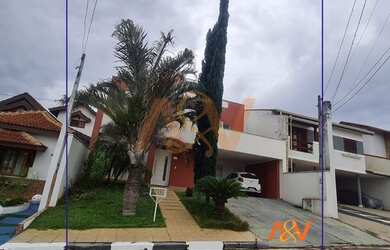 Imagem: A casa em condomínio possui 4 Dormitórios, 3 Banheiros, 4