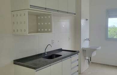 Imagem: O apartamento possui 2 Dormitórios, 1 Banheiro, 1 Vaga na garagem