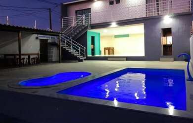 Imagem: A casa possui 3 Dormitórios, 4 Banheiros, 3 Vagas na garagem