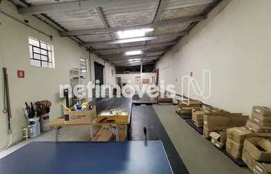 Imagem: O depósito possui 4 Vagas na garagem e 170m² de Área e está