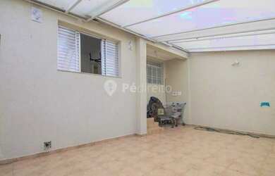 Imagem: A casa possui 5 Dormitórios, 3 Banheiros, 2 Vagas na garagem