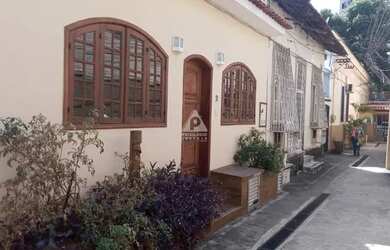 Imagem: A casa possui 3 Dormitórios, 3 Banheiros e 133m² de Área