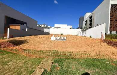 Imagem 2: Terreno no Condomínio Alphaville I disponível para Venda em Uberlândia-MG